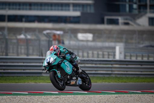 An unlucky Toba crashes while running in the points in Race 1 at Balaton